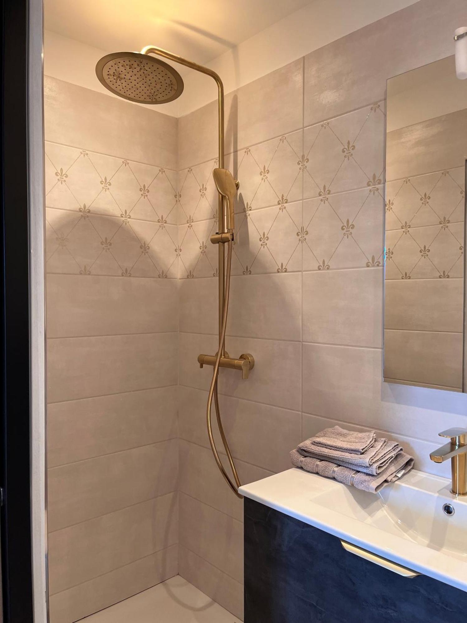 Hdg Hotel Gare De L'Isle Adam Appart'S Hotel Parmain 外观 照片
