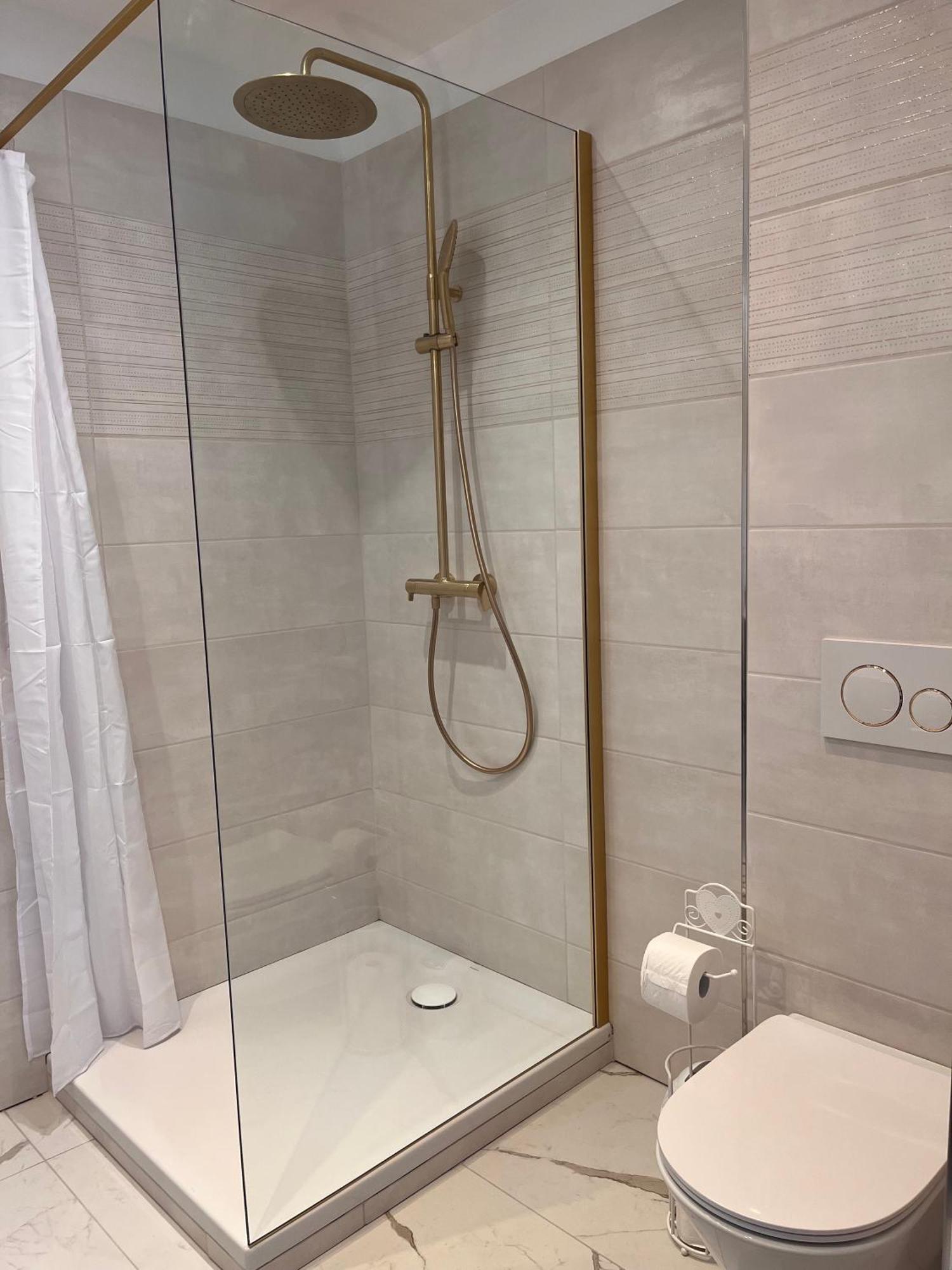 Hdg Hotel Gare De L'Isle Adam Appart'S Hotel Parmain 外观 照片