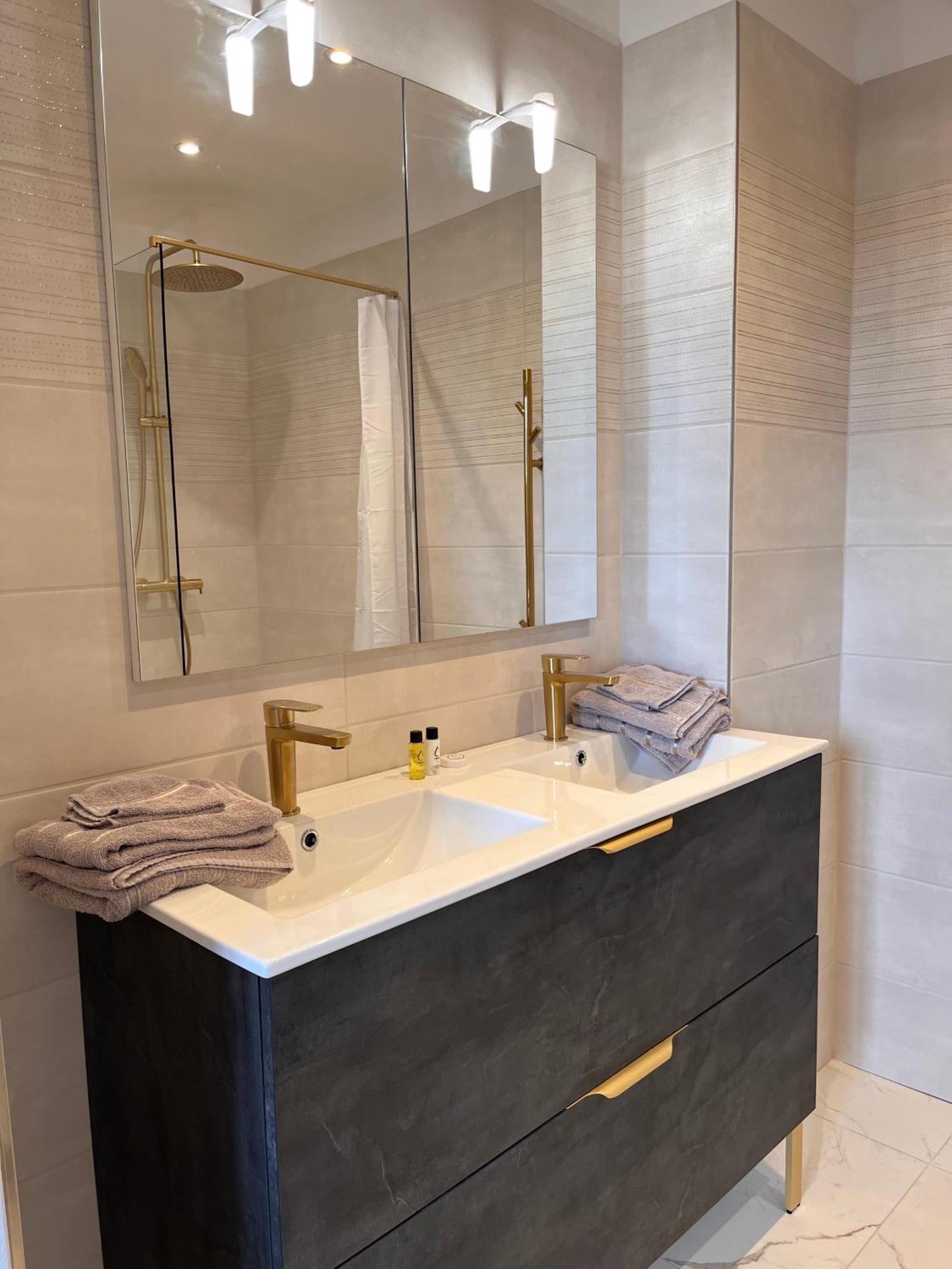 Hdg Hotel Gare De L'Isle Adam Appart'S Hotel Parmain 外观 照片
