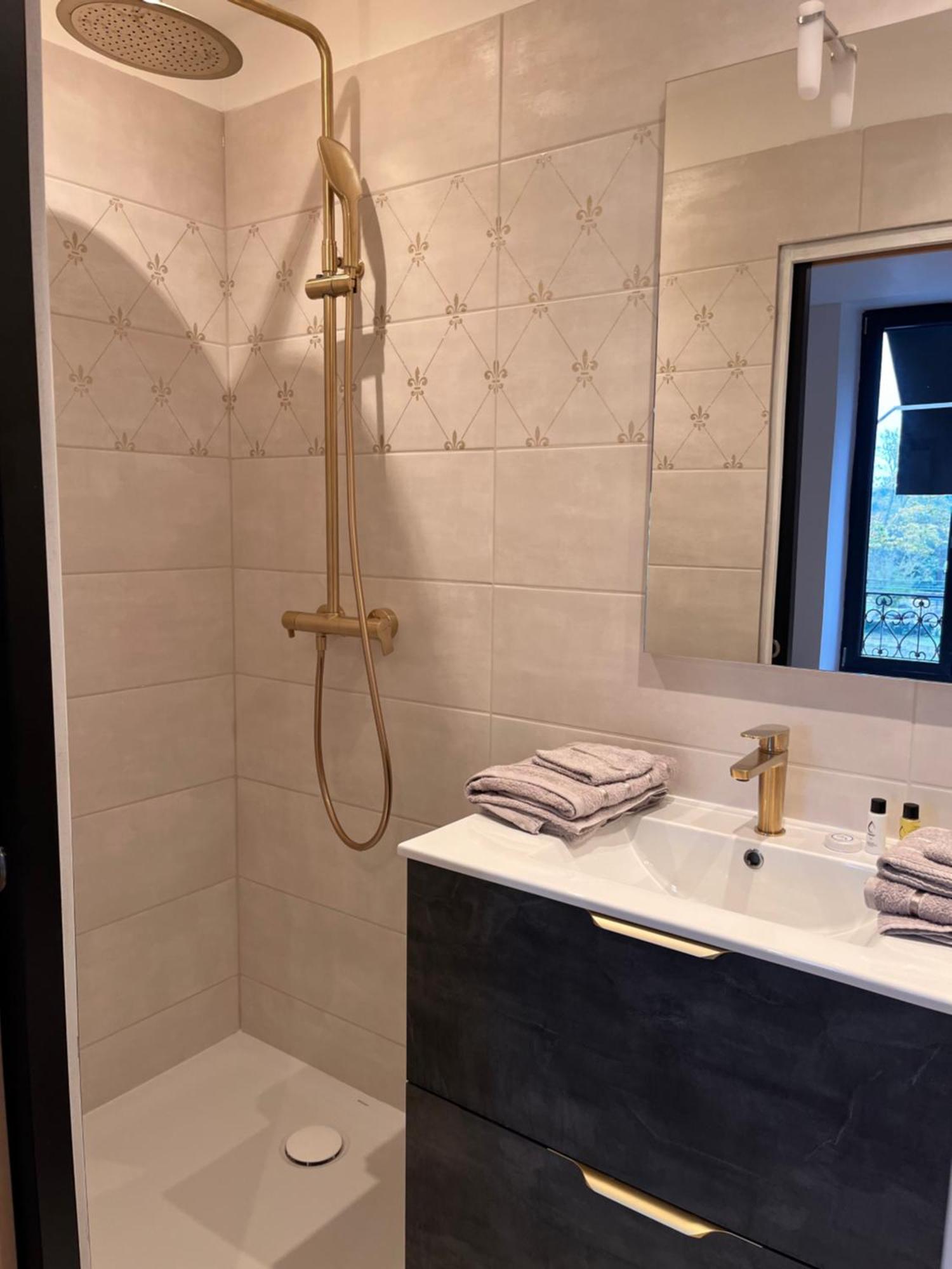 Hdg Hotel Gare De L'Isle Adam Appart'S Hotel Parmain 外观 照片