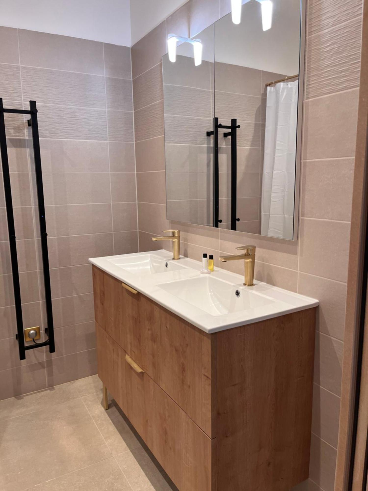 Hdg Hotel Gare De L'Isle Adam Appart'S Hotel Parmain 外观 照片