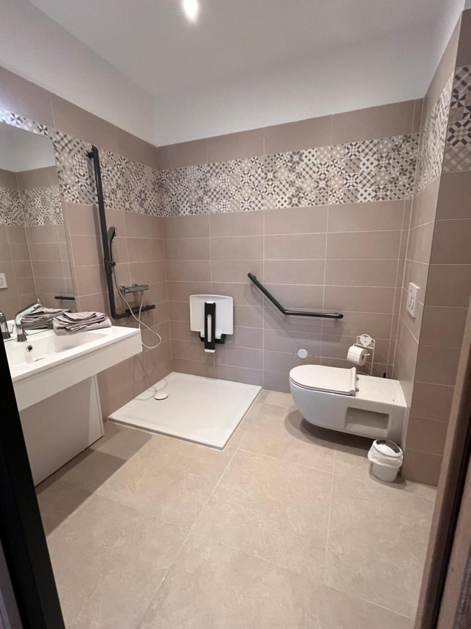 Hdg Hotel Gare De L'Isle Adam Appart'S Hotel Parmain 外观 照片